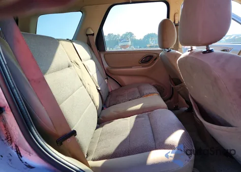 2005 Ford Escape Xlt z USA, uszkodzony, nr VIN 1FMYU93175KA51888